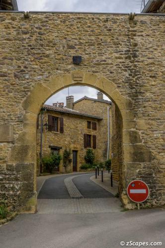 Oignt Nizy Gate from the 13th century