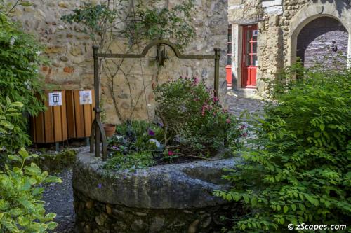 Pérouges Village Well