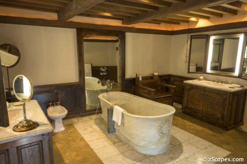 Chateau de Bagnols Bathroom