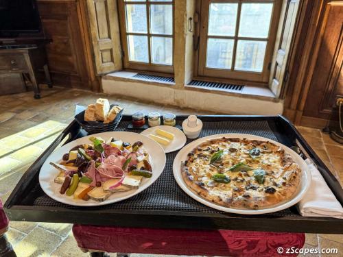 Chateau Dinner Time