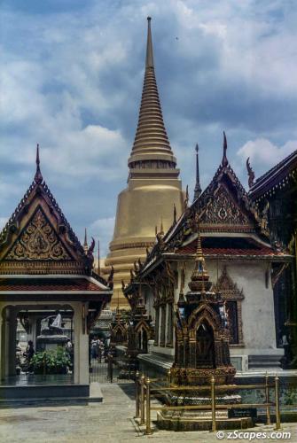 Emerald Buddha Temple golden tower